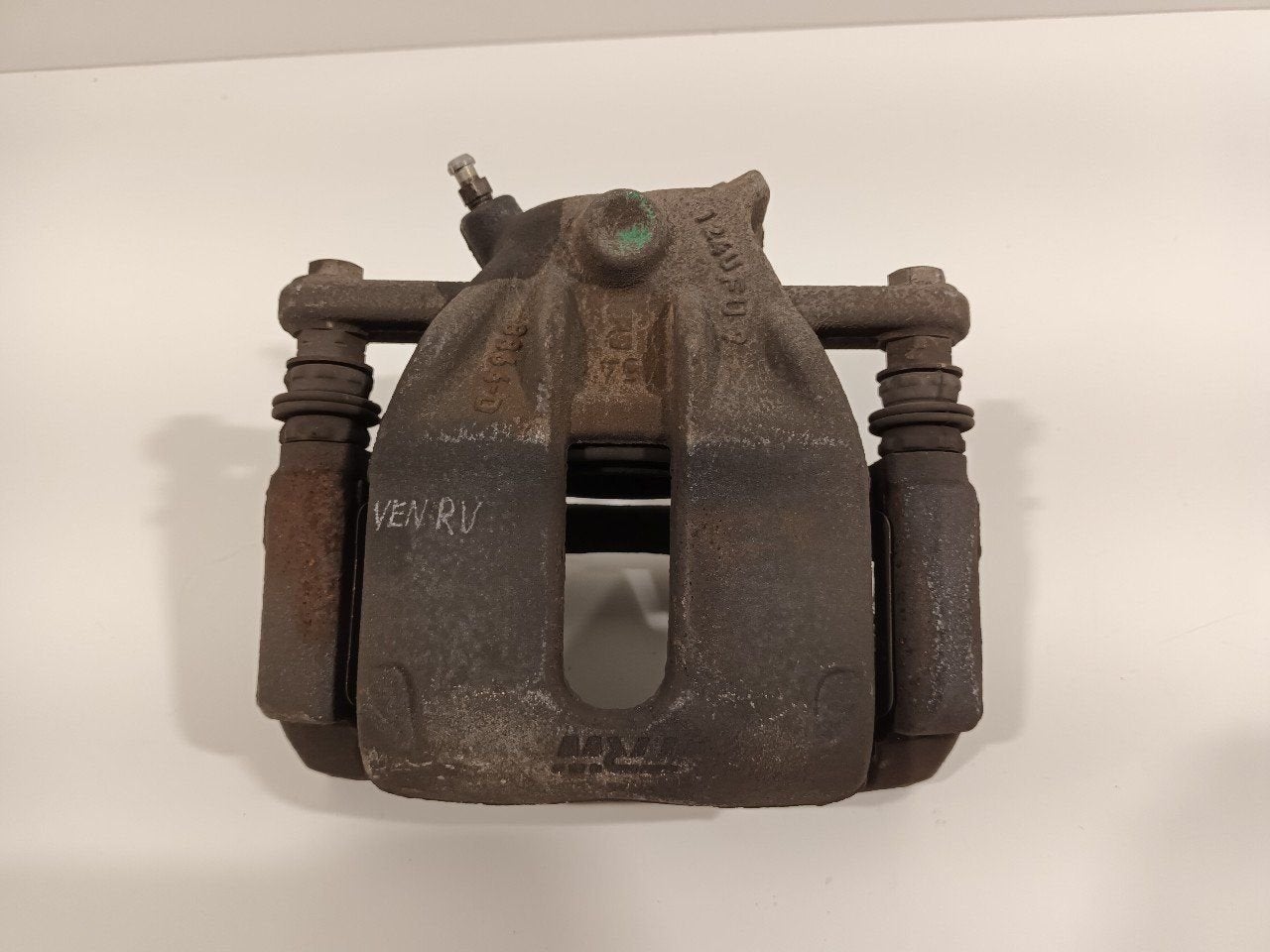 Remklauw rechts voor Dacia Dokker, Dacia, Onderdelen@venauto.nl, Van der Ven Autorecycling B.V., Ettenseweg 76, 4706 PB Roosendaal, The Netherlands