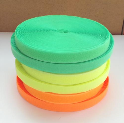 330) Opnaaibaar Velcro / Klittenband 2,5cm Breed Fluo, Hobby en Vrije tijd, Ophalen of Verzenden, Nieuw, Lint, Band of Elastiek