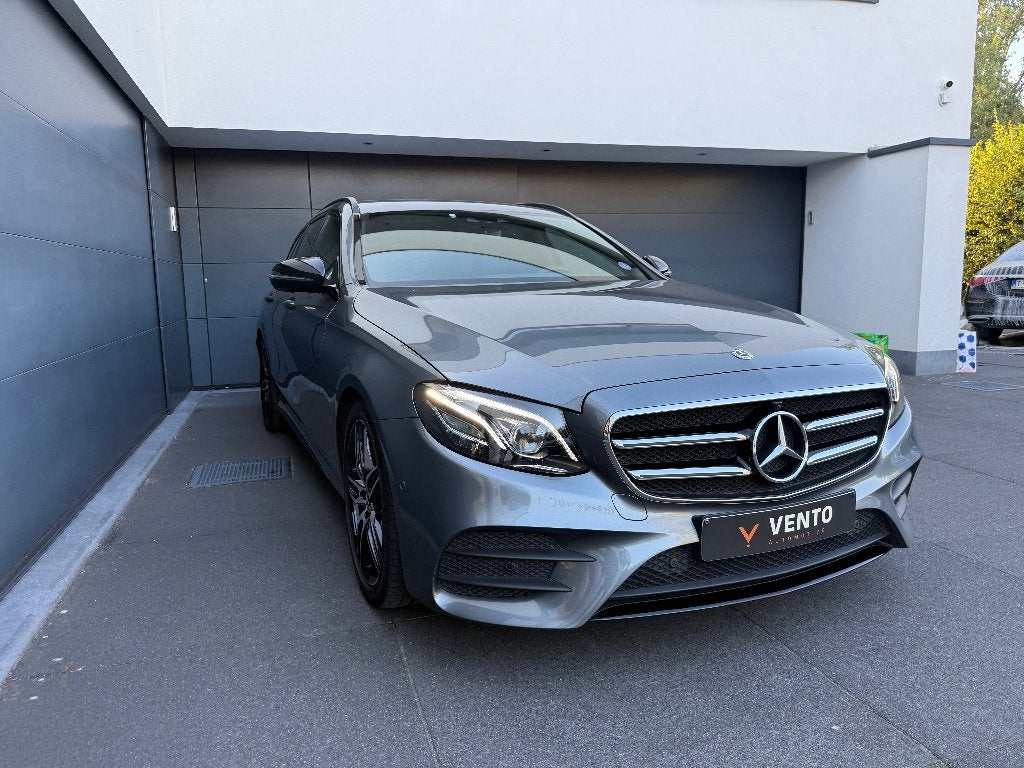 MERCEDES E 200 AMG-PACK 68.200 KM   1 JAAR GARANTIE, Auto's, Mercedes-Benz, Automaat, Achterwielaandrijving, 4 cilinders, Leder en Stof