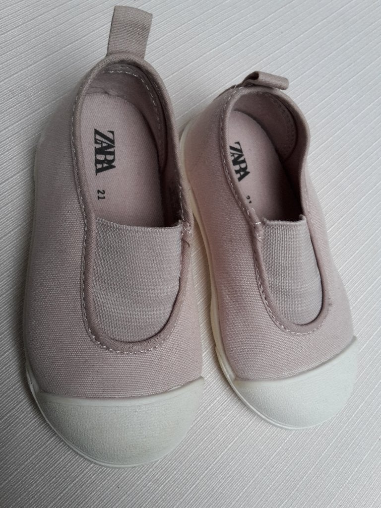 Nieuwe schoentjes met handige rekker, Zara, maat 21, Enfants & Bébés, Vêtements de bébé | Chaussures & Chaussettes, Neuf, Enlèvement ou Envoi