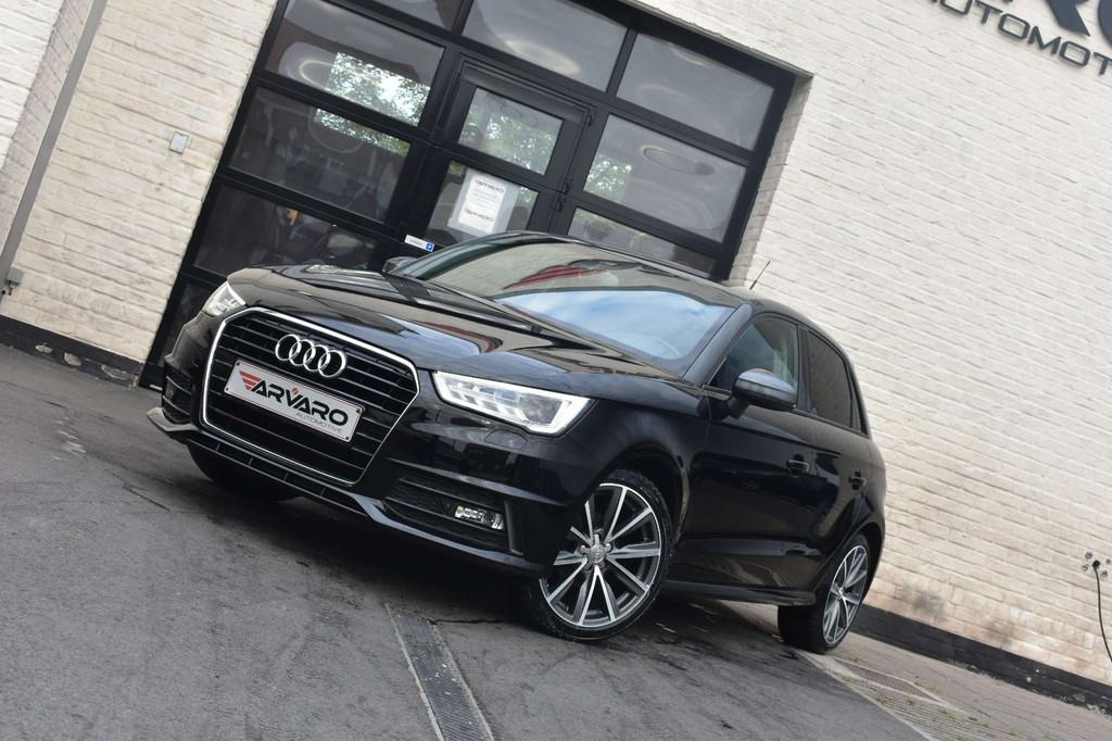 Audi A1 1.0 TFSI Sport / PDC / Navi / Xenon / PDC / Verw Z, Auto's, 4 zetels, Stof, Zwart, Bedrijf