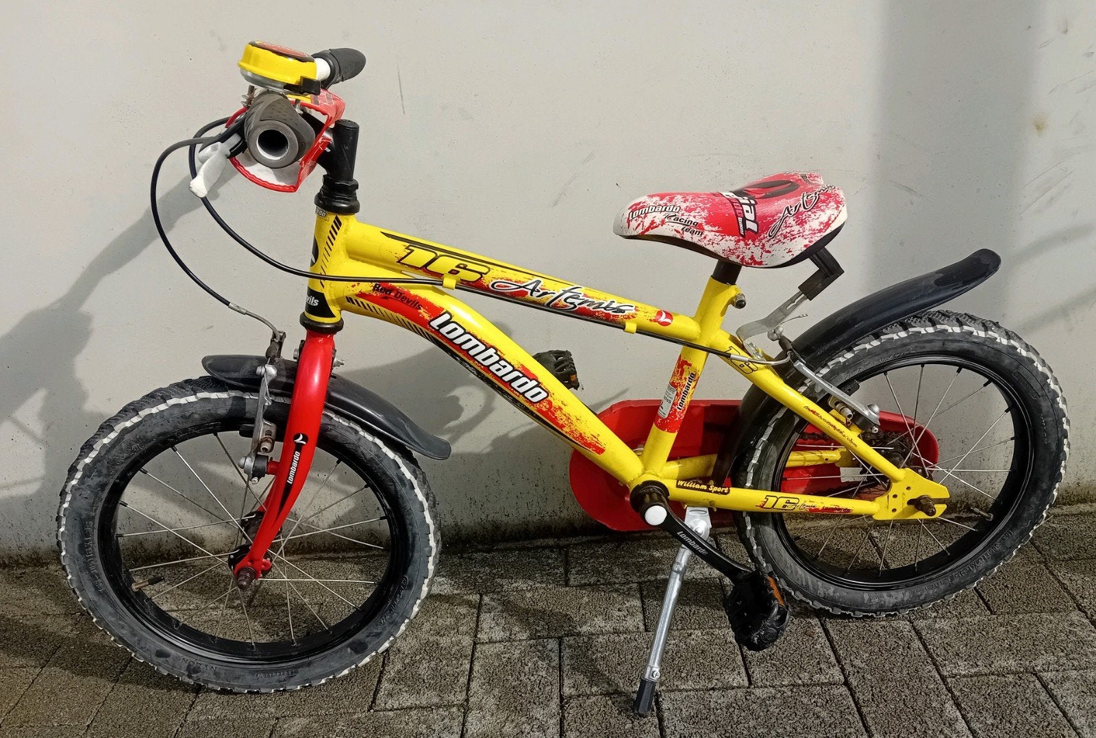 Kinderfiets Lombardo 16inch Racing Team Red Devils 🚴‍♂️, Ophalen, Gebruikt, Trapvoertuig