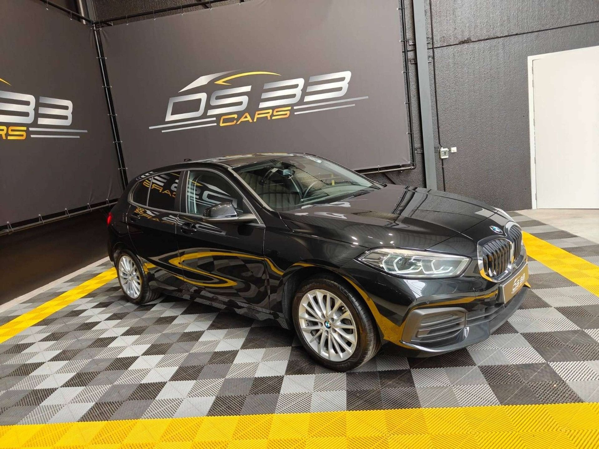 BMW 118 iA OPF Camera/LED/17"/Cruise/Apple/PDC/GPS, Auto's, BMW, Dealer onderhouden, Gebruikt, 136 pk, Zwart