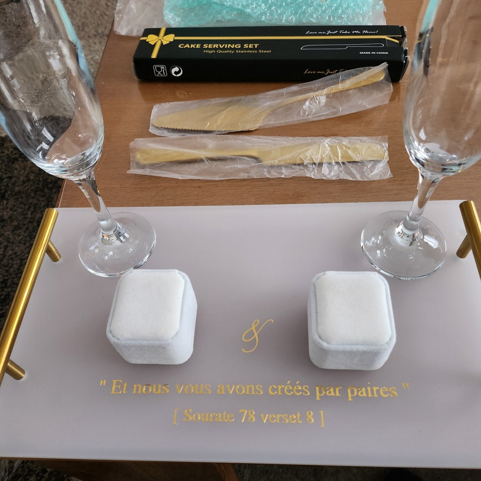 Plateau fiançailles mariage, Enlèvement