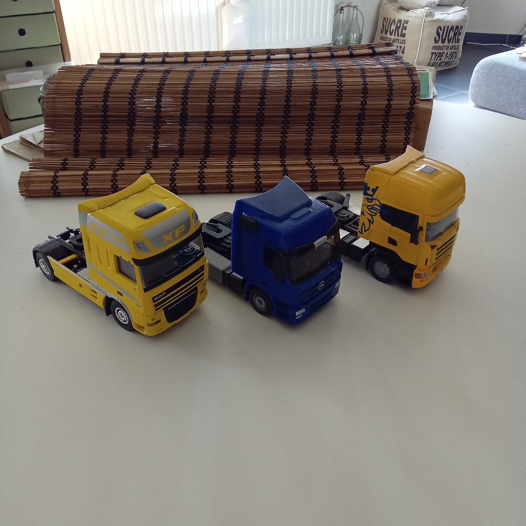 LOT DAF, SCANIA, MERCEDES 1/50 SIKU/LION, Envoi, SIKU