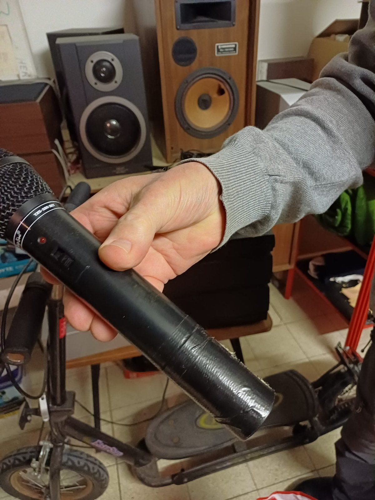 Draadloze microfoon + bedrade microfoon, Musique & Instruments, Microphones, Enlèvement ou Envoi, Utilisé, Micro chant, Sans fil