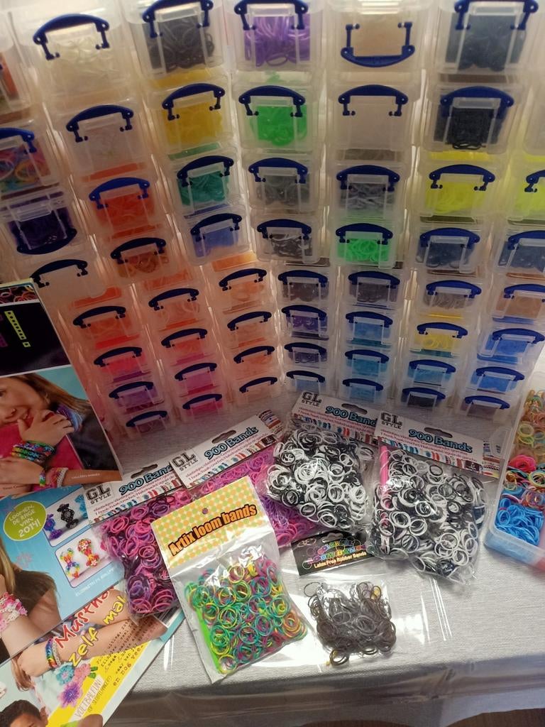 Loombandjes 64 potje+ 3 dozen + pakjes en boekjes, Enlèvement
