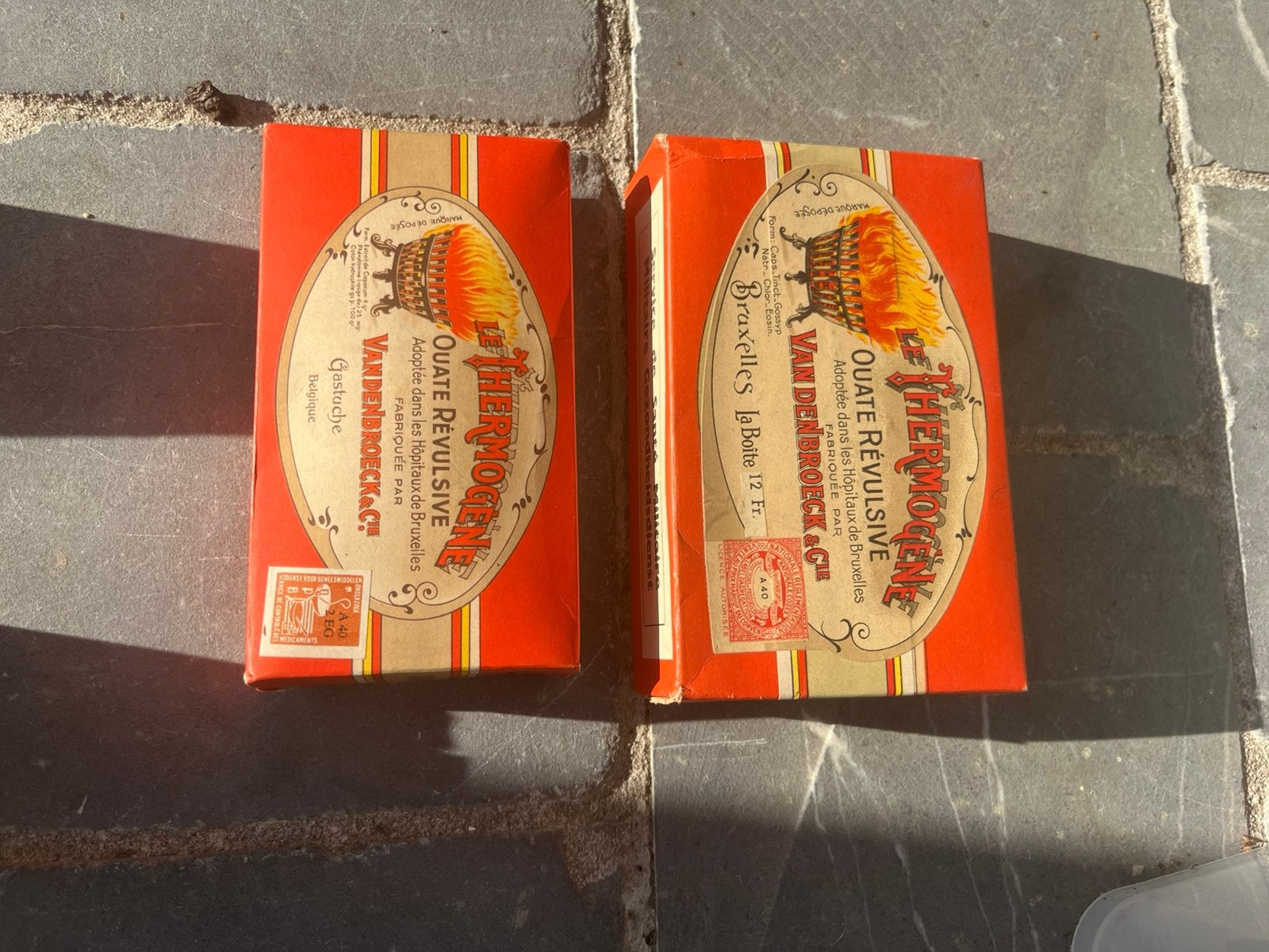 Twee vintage verpakkingen met keuring zegels, Postzegels en Munten, Ophalen of Verzenden