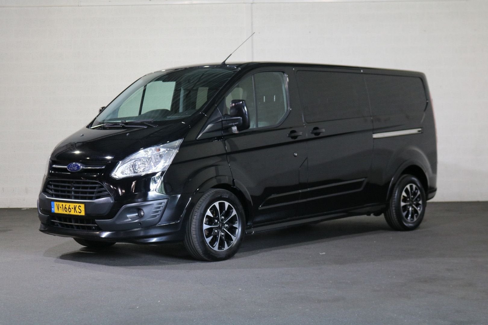 Ford Transit Custom 2.0 TDci 170pk L2 H1 DC Limited, Zwart, 175 g/km, Ford, Te koop