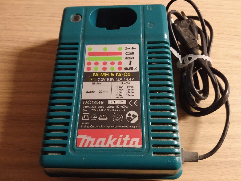 Makita snellader., Ophalen, Zo goed als nieuw, Accuboormachine, Makita
