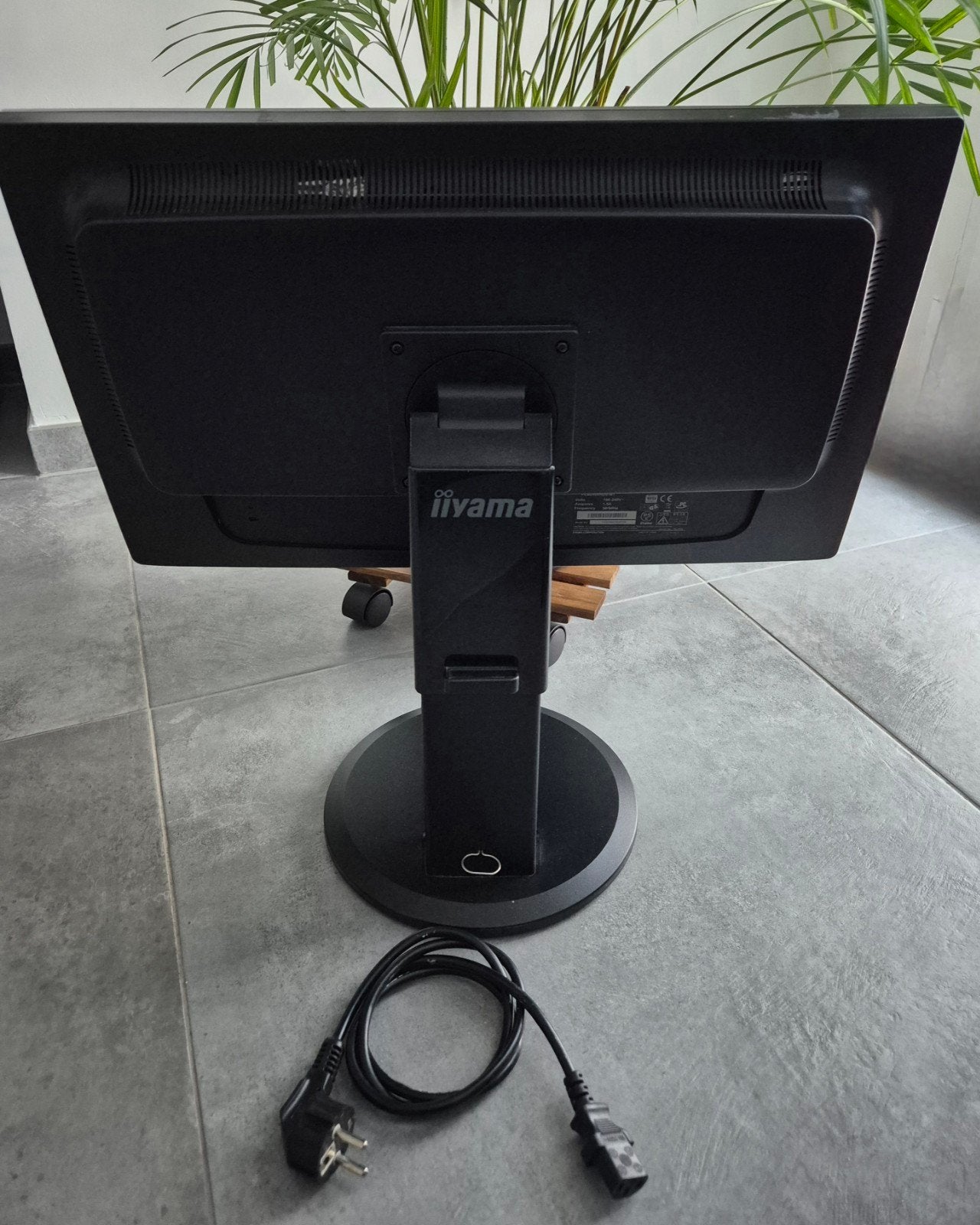 écran iiyama ProLite B2409HDS-B1 en excellent état, Computers en Software, Monitoren, Ophalen
