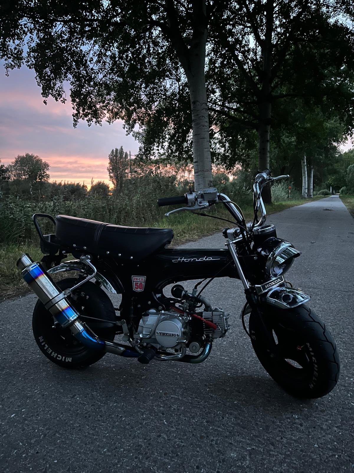 Dax 50cc (B-klasse), Fietsen en Brommers, Ophalen of Verzenden, Zo goed als nieuw