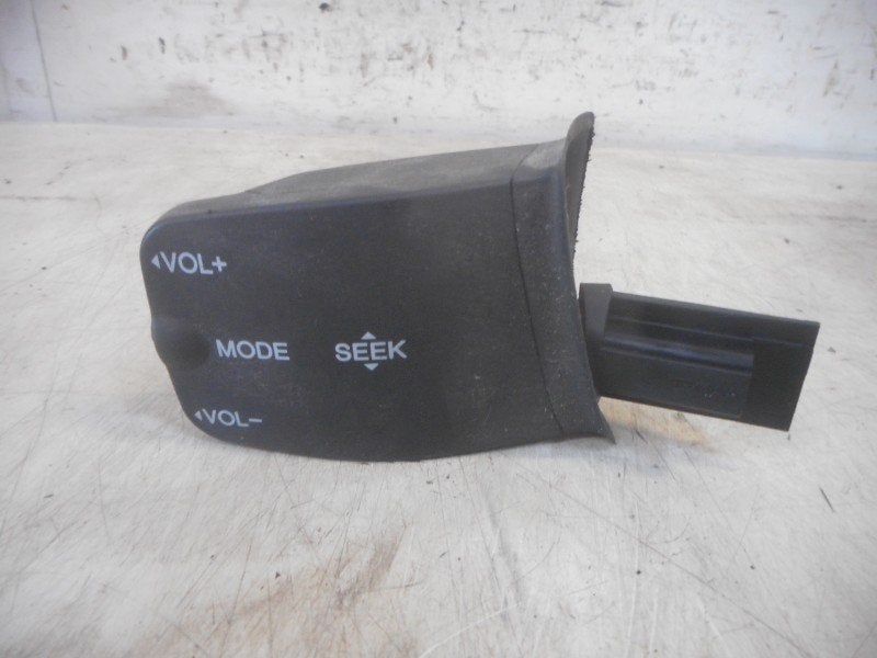 COMMANDE DE RADIO AU VOLANT Ford Focus 2 (01-2004/09-2012), Autos : Pièces & Accessoires, Henry-Ford-Straße  1
50735  Köln, DE