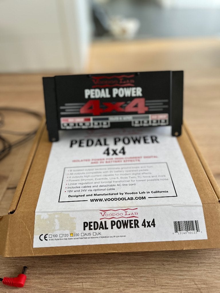 Voodoolab pedalpower 4x4 met mountings kit, Musique & Instruments, Enlèvement ou Envoi, Comme neuf, Autres types