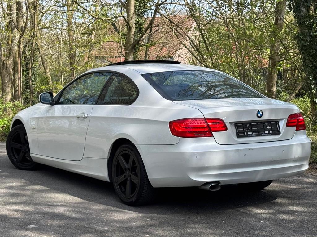 🔥 BMW E92 FACELIFT • FULL OPTIONS ÉTAT EXCEPTIONNEL, Automaat, Zwart, Wit, Leder