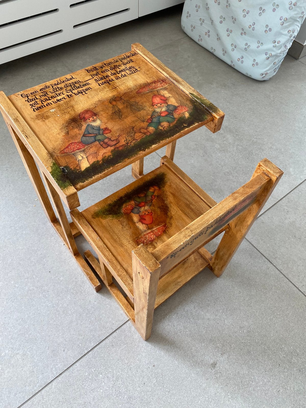 Kleutertafeltje en bijpassend stoeltje, Kinderen en Baby's, Ophalen, Gebruikt, Tafel(s) en Stoel(en)