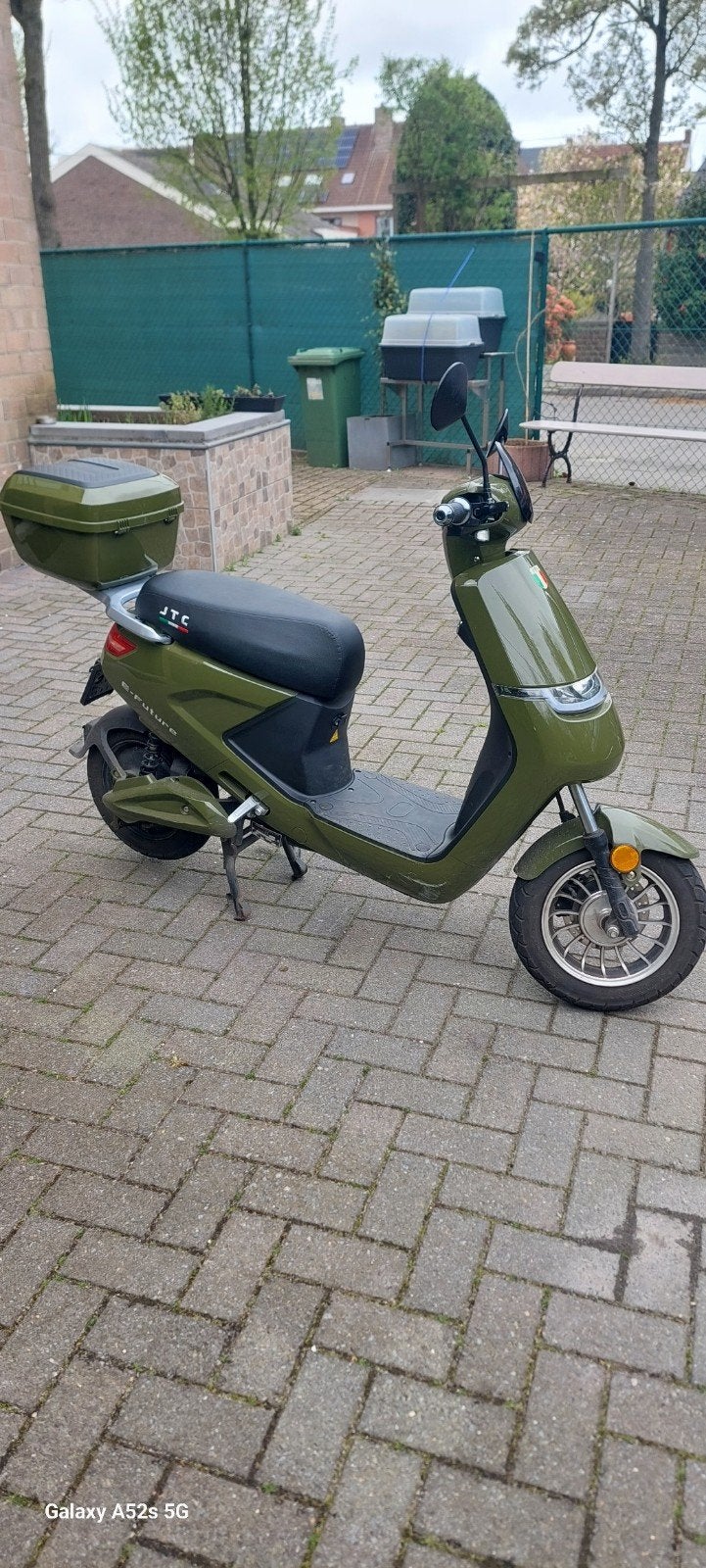 Bromfiets klasse B elektrische scooter geeft 1960 km merk JT, Ophalen