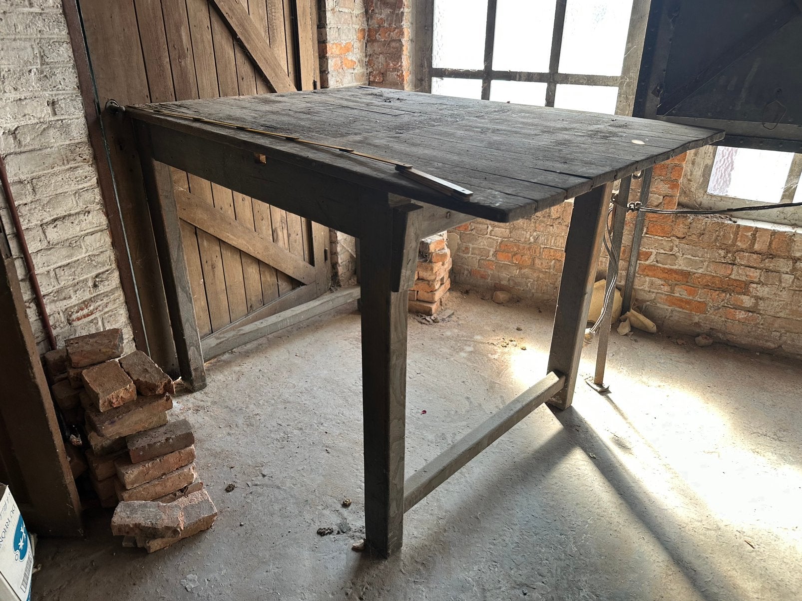Oude werktafel hoog, Ophalen