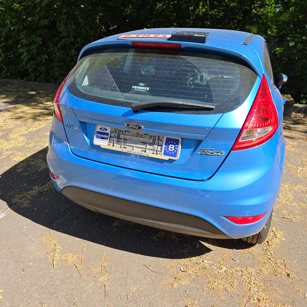 Ford fiesta diesel 1.4 met maar 50000 km, Auto's, Voorwielaandrijving, Stof, Zwart, Blauw