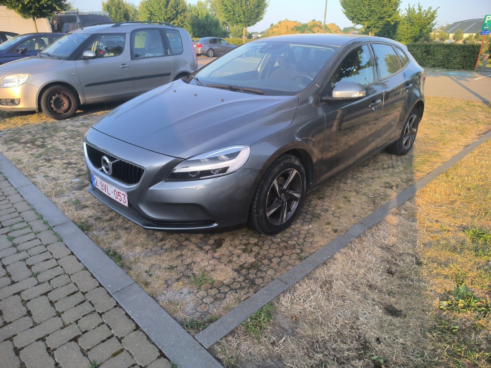 Volvo V40 2.0 d 2017 178 000 km, Argent ou Gris, Euro 6, Boîte manuelle, 5 portes