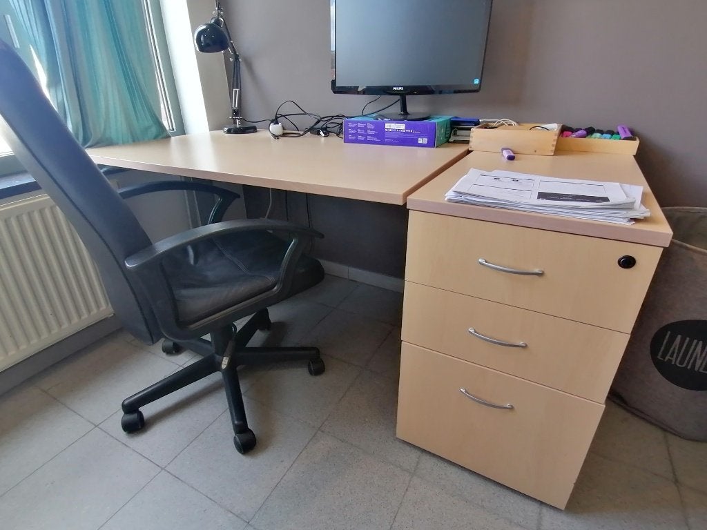 Bureau met ladenblok, Ophalen, Zo goed als nieuw