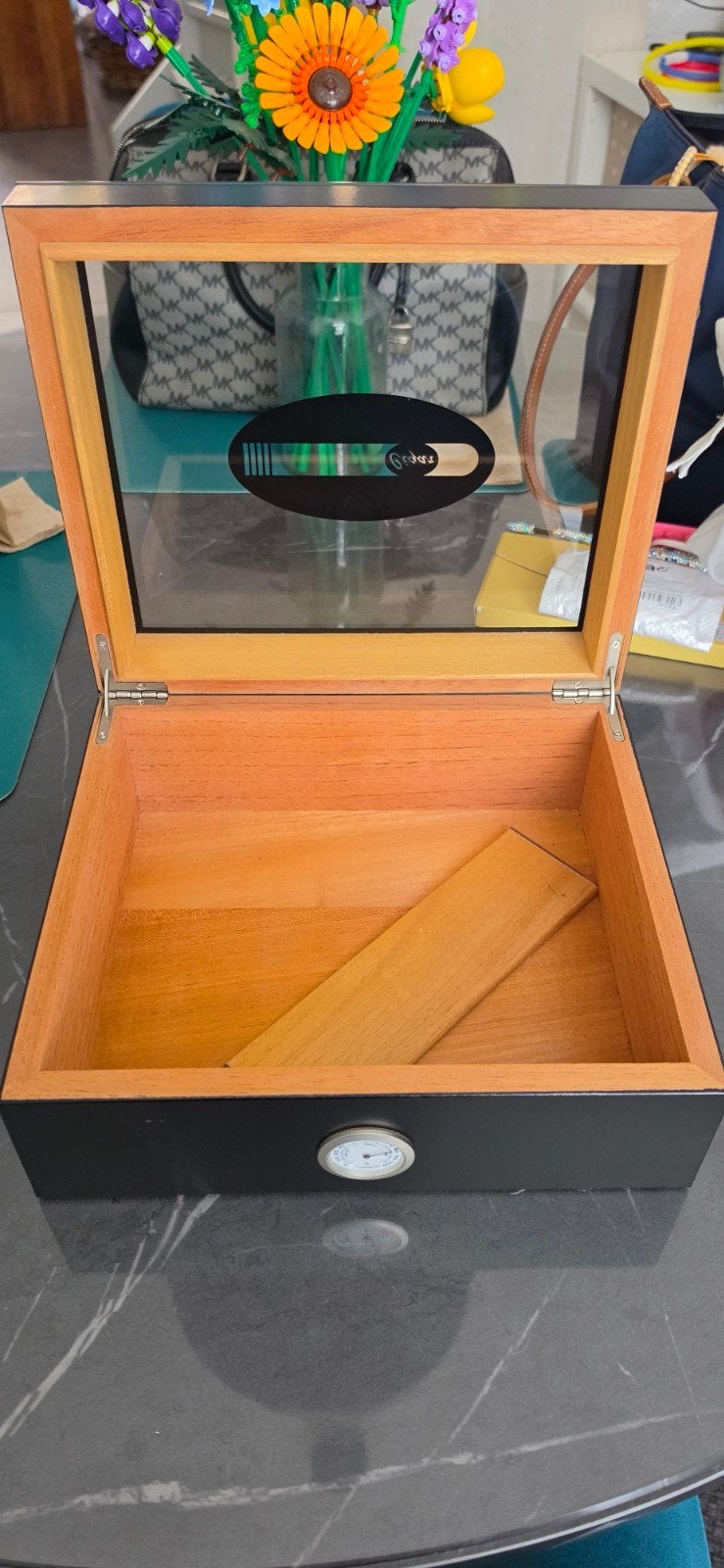 Humidor cederhout – glazen deksel – hygrometer – 35 sigaren, Ophalen, Zo goed als nieuw