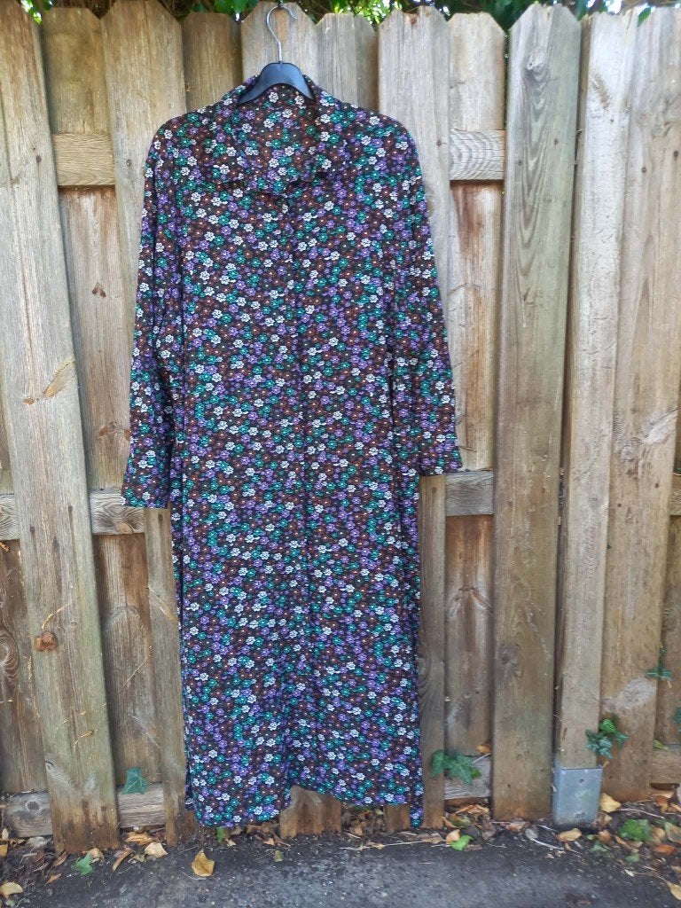 Mooie jurk, paars/groen gebloemd, maat 54, lengte 134 cm, Kleding | Dames, Ophalen of Verzenden, Groen