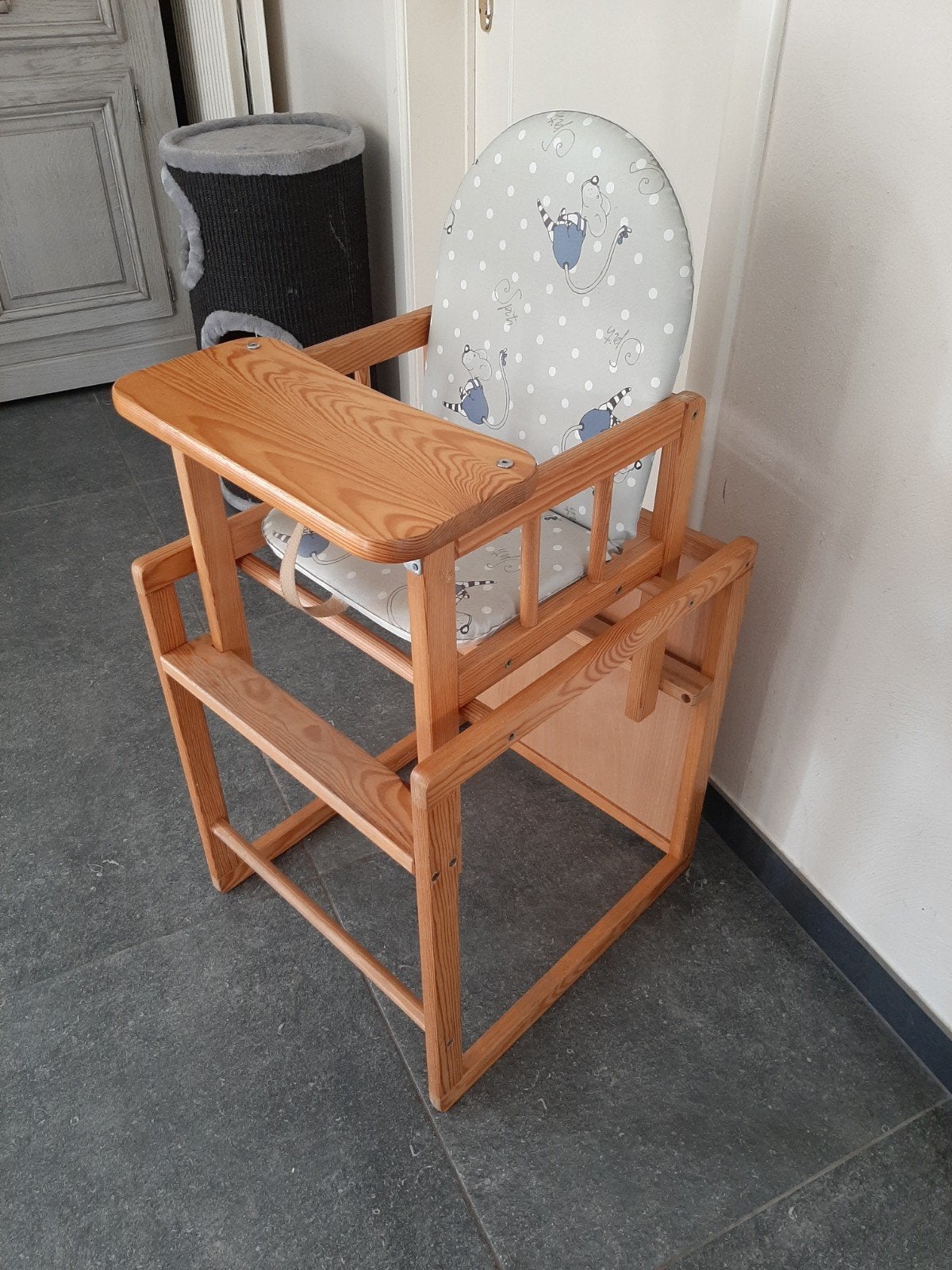 Eetstoel met tafel, Ophalen