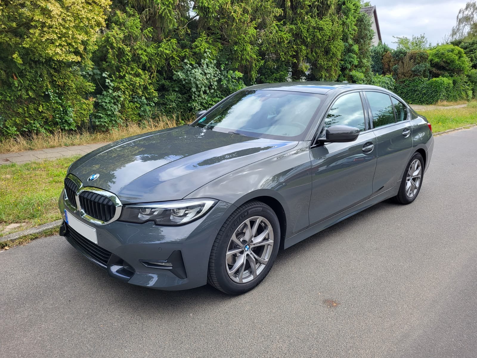 320i Aut. Luxury Line Grijs 2019, Auto's, BMW, Automaat, Achterwielaandrijving, 5 zetels, Particulier