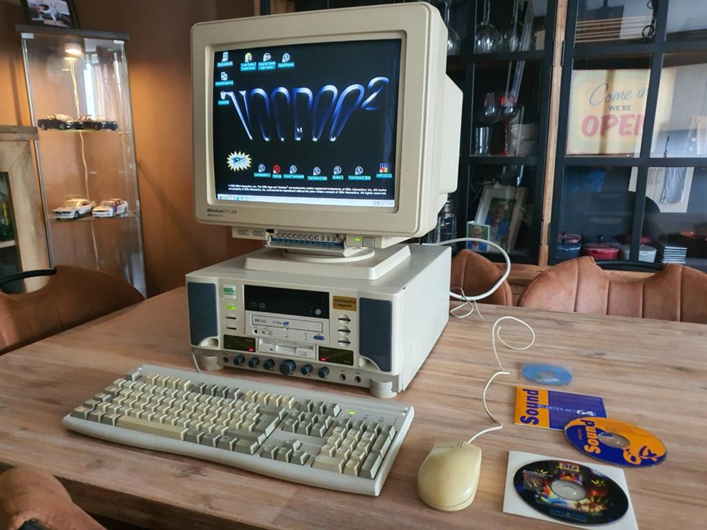 Retro gaming desktop BMX multimedia p200mmx vodoo2 awe64 w98, Ophalen