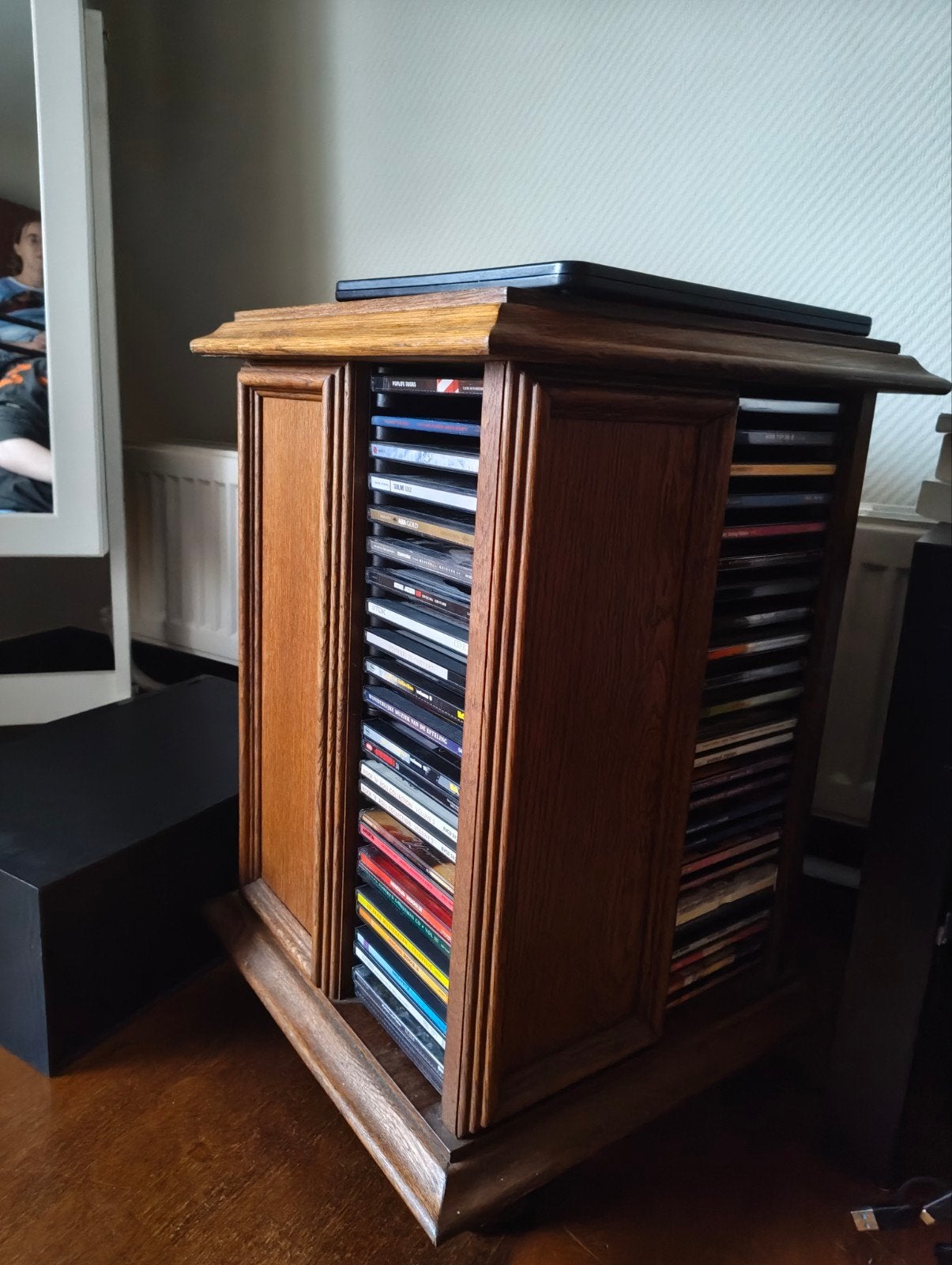 cd kastje op wielen te koop, Huis en Inrichting, Ophalen, Gebruikt, 25 tot 75 discs, Cd's