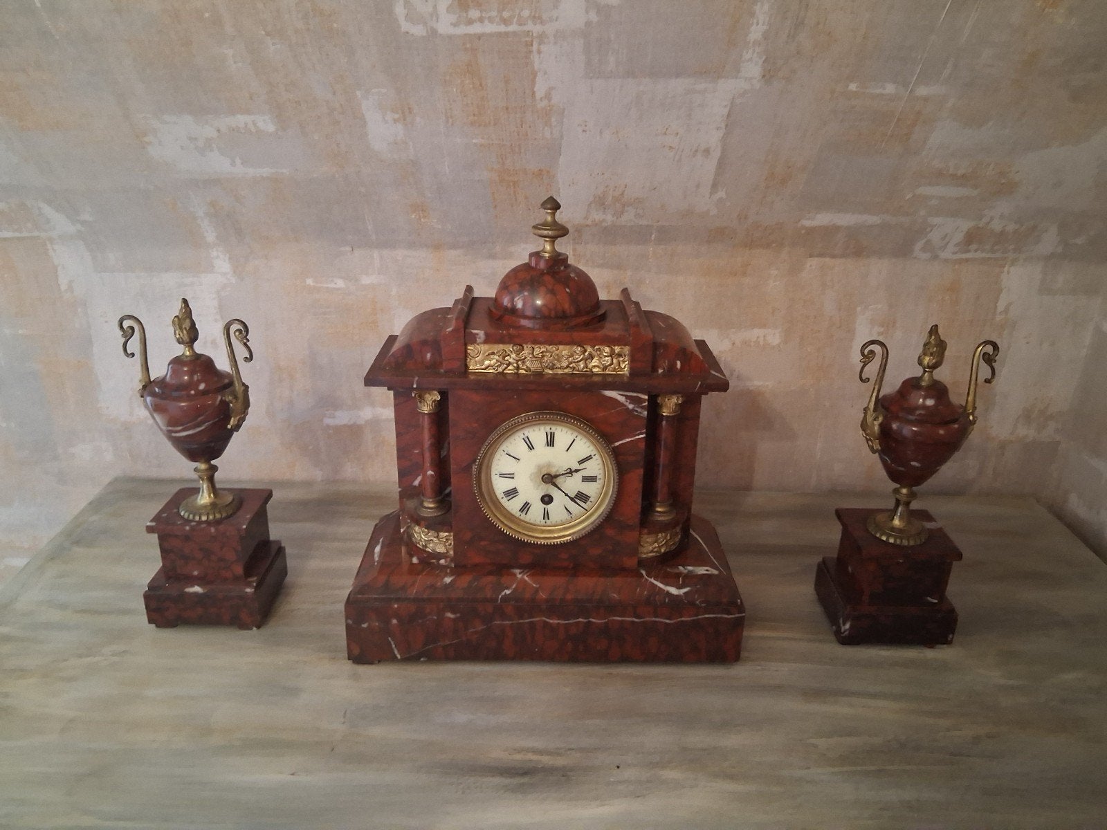 ensemble de cheminée en marbre, veines noires et blanches., Antiquités & Art, Enlèvement