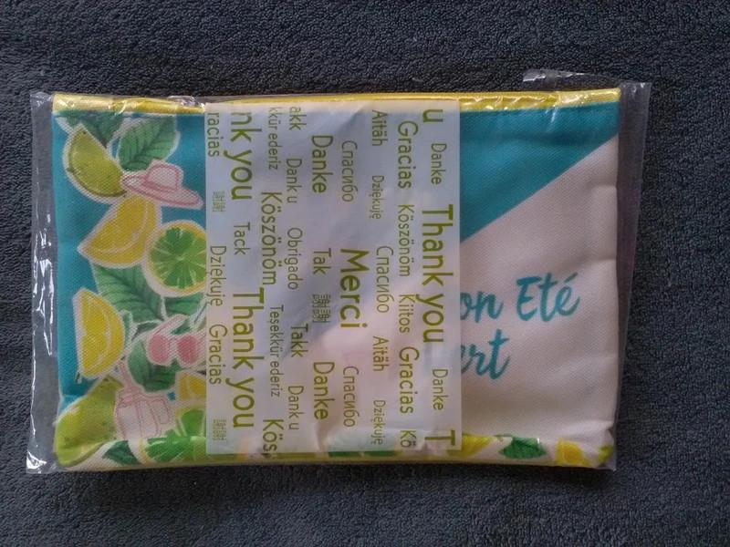 Trousse Yves Rocher My green summer NEUVE !, Enlèvement ou Envoi, Neuf, Bleu, Femme