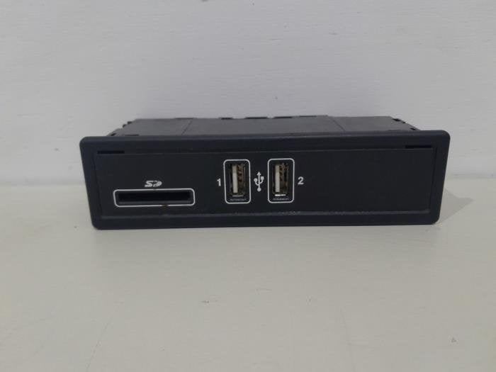 AUX/USB aansluiting van een Mercedes C-Klasse, Gebruikt, -, Ophalen of Verzenden, -
