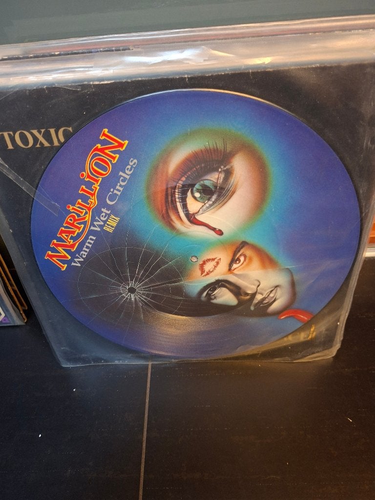 12" - marillion - warm wet circles remix -picture disc-vak 4, Originele persing, Rock, Ophalen of Verzenden, Zo goed als nieuw
