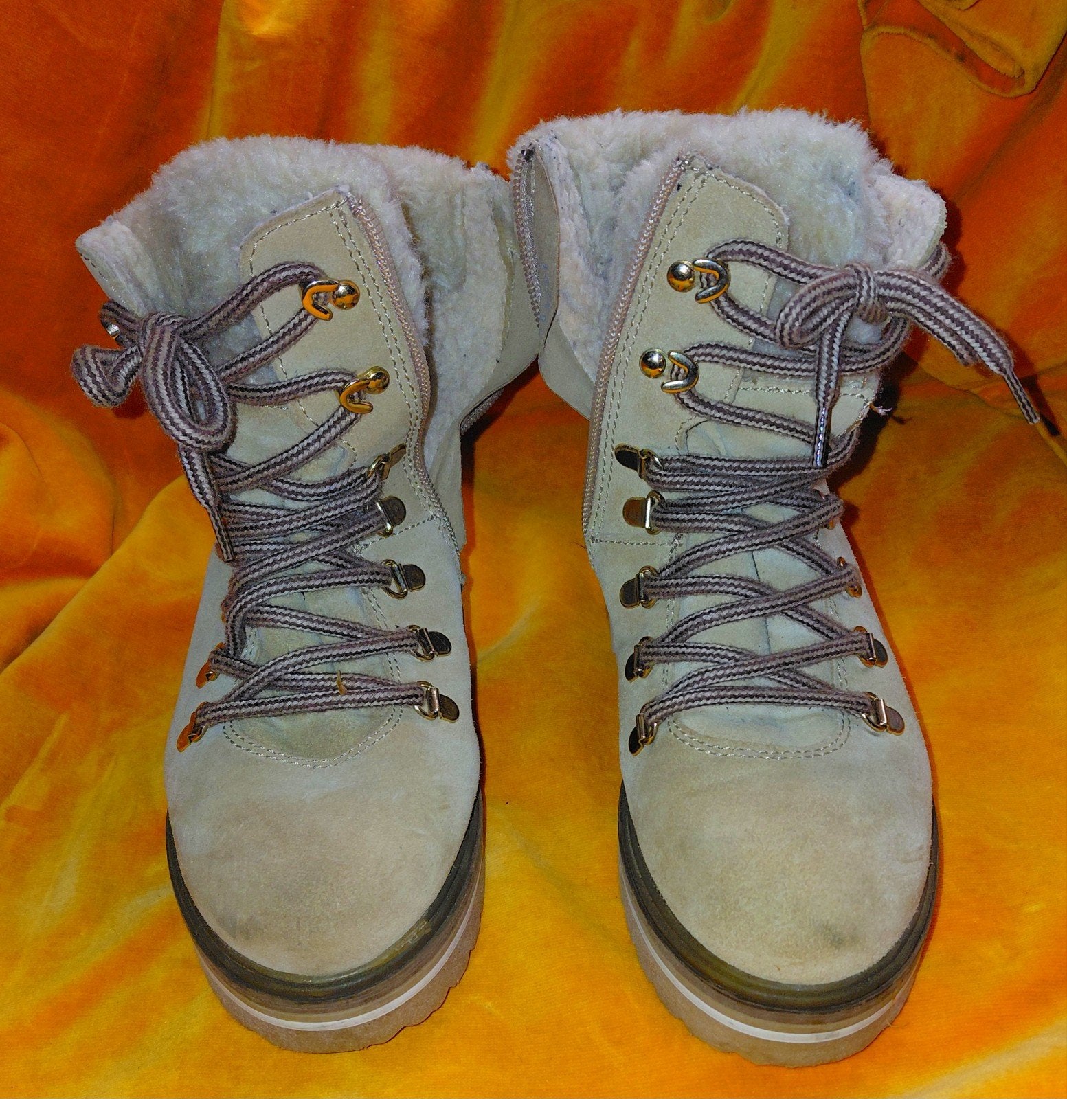 Suede Gevoerde Enkellaarsjes Excellent Bristol - Maat 37, Beige, Lage of Enkellaarzen, Ophalen of Verzenden, Excellent