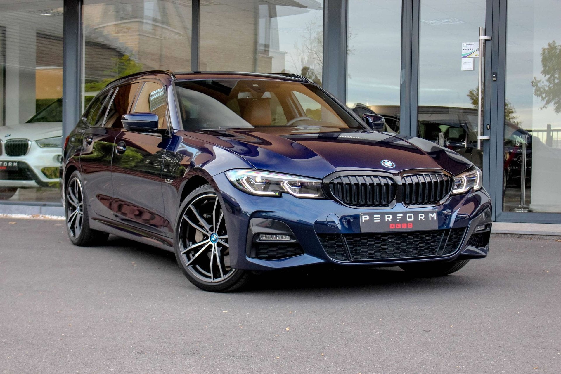 BMW 330 e*TOURING*M-SPORT*PLUG-IN HYBRID*292PK*LASERLICHT*TR, Auto's, Automaat, Euro 6, 4 cilinders, Blauw