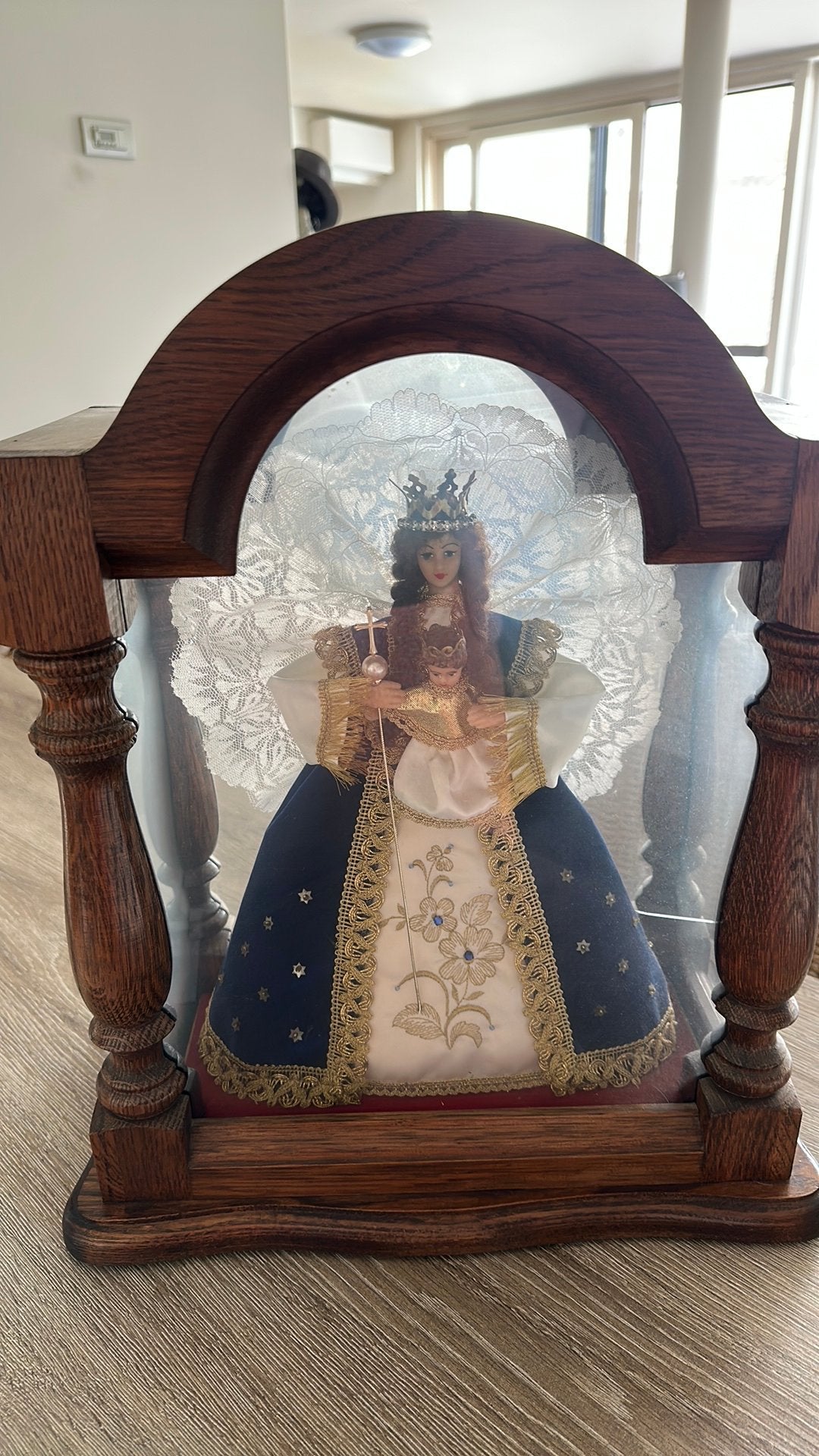 Mary avec enfant, Enlèvement