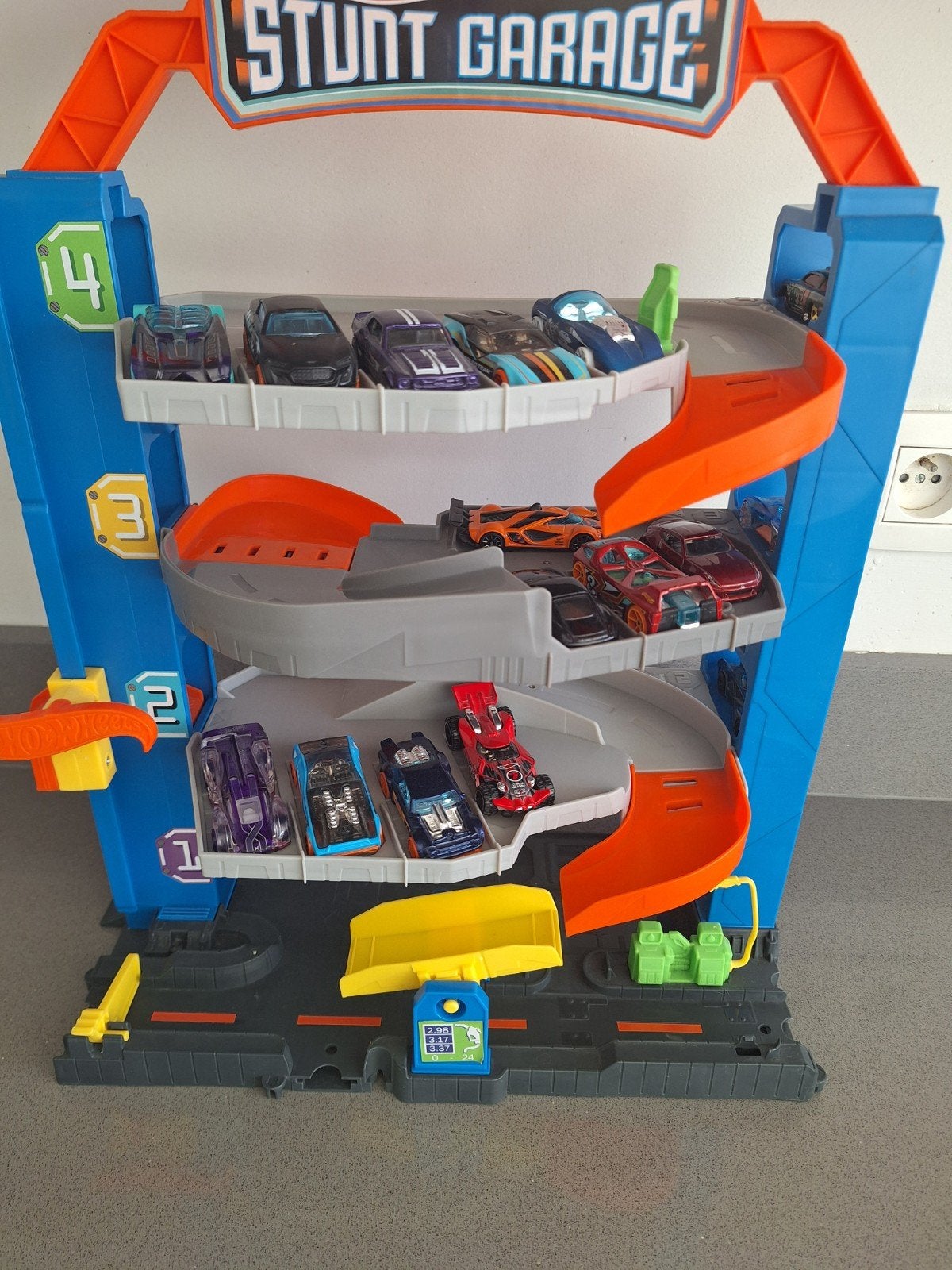 hotwheels stunt garage met 20 hotwheels auto's, Enlèvement ou Envoi, Comme neuf