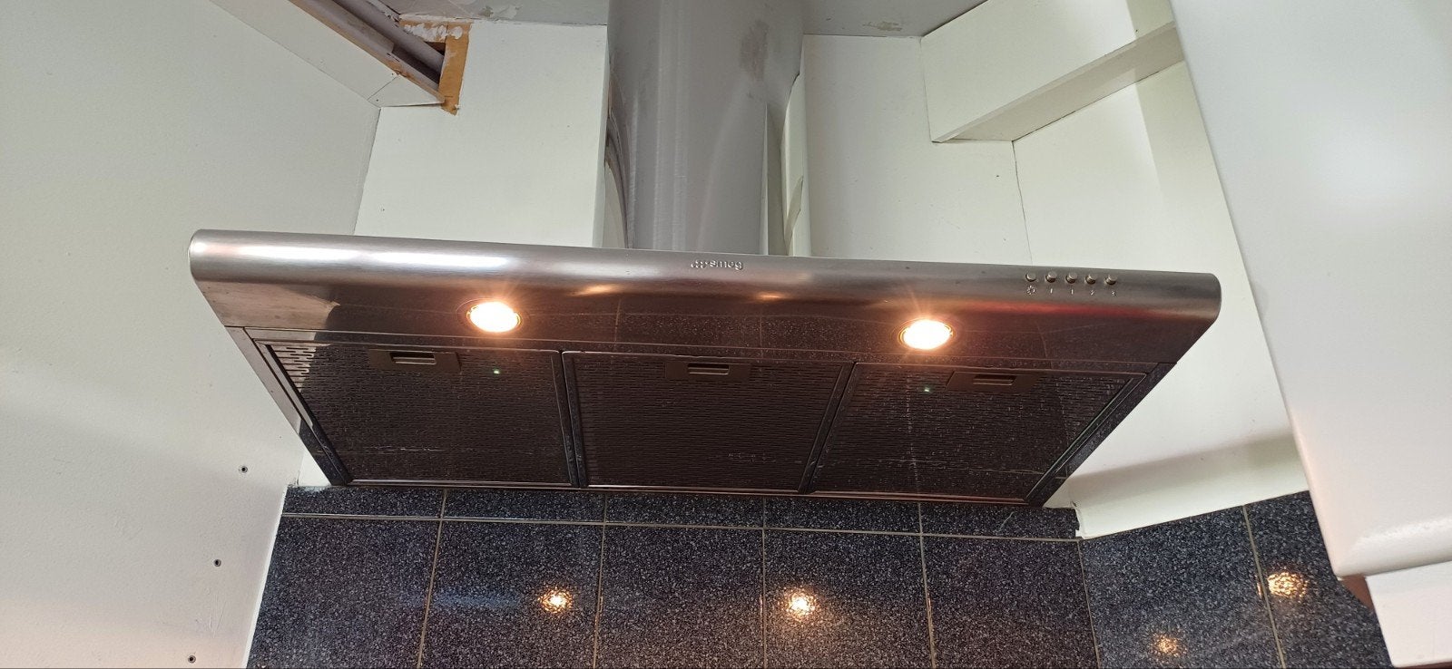 Dampkap merk Smeg te koop!, Elektronische apparatuur, Afzuigkappen, Ophalen, Gebruikt, Wandschouwkap, 400 tot 600 m³ per uur