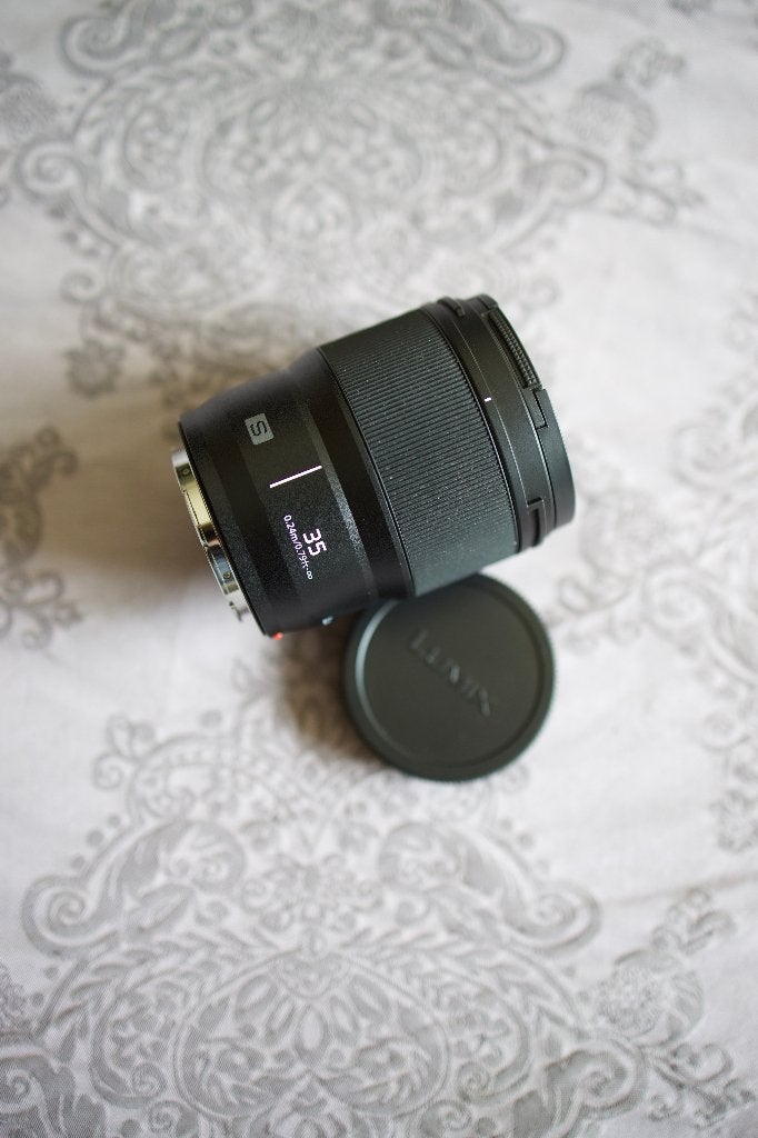 Panasonic Lumix S 35mm f/1.8 L-mount objectief - Nieuwstaat, TV, Hi-fi & Vidéo, Monture L, 35 mm, Lentille standard, Comme neuf