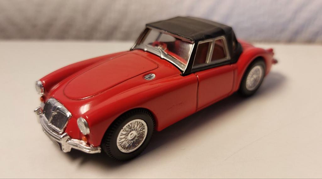 MG A 1600 MK 1 Cabriolet rood schaal 1/43 merk CORGI 💫, Hobby en Vrije tijd, Modelauto's | 1:43, Ophalen, Zo goed als nieuw, Auto