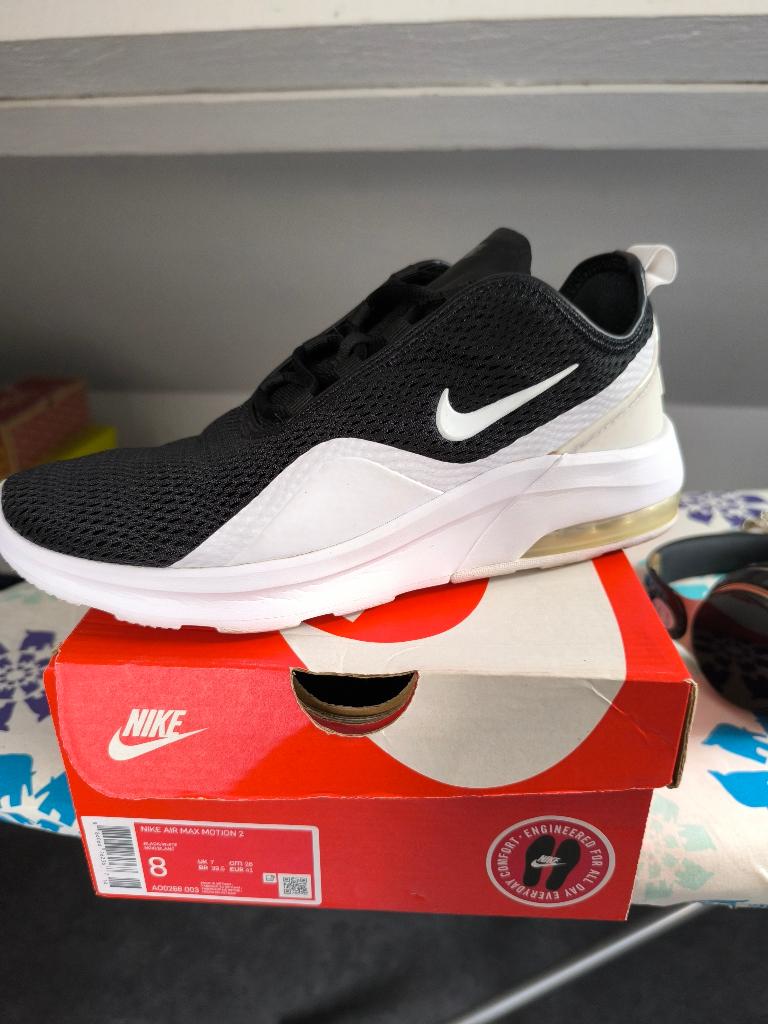 Nike air Max motion 2 taille 41 comme neuf authentique, Enlèvement, Comme neuf, Baskets