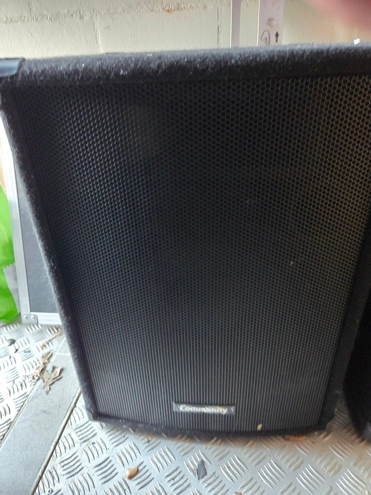 2 magnifiques haut-parleurs de 15 pouces en très bon état, Enlèvement, Comme neuf, 500 à 1000 watts, Sono