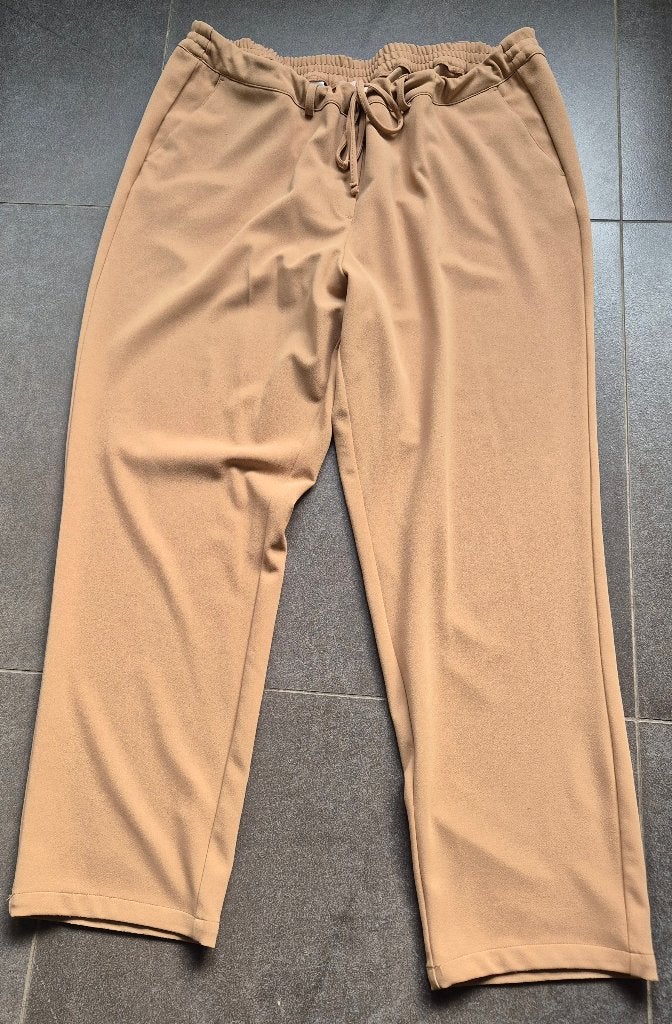 Broek maat 52/54, Ophalen of Verzenden, Zo goed als nieuw, Beige, Broek of Spijkerbroek