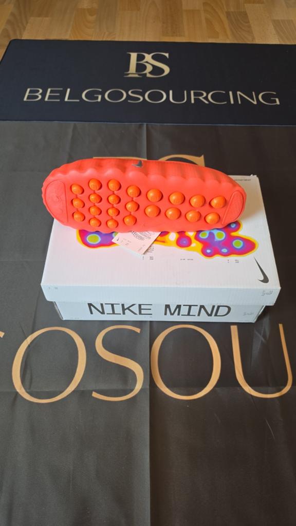 Nike mind 001 rood/zwart, Hobby en Vrije tijd, Taarten en Cupcakes maken, Ophalen of Verzenden