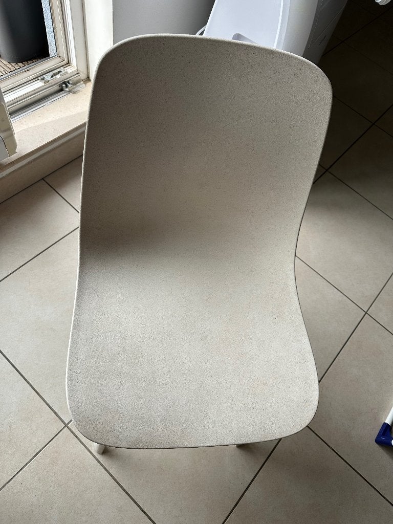 4 chaises IKEA beige et une table 4/6 personnes, Enlèvement