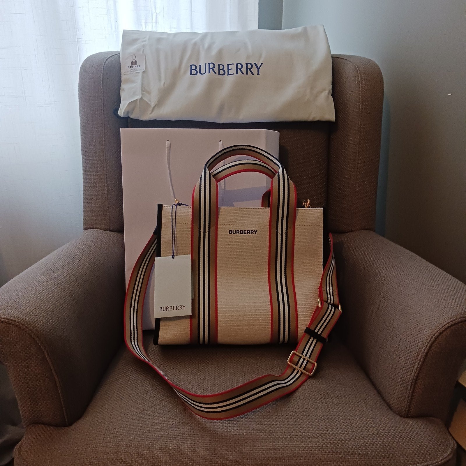 Magnifique sac en toile Burberry Icone Stripe flambant neuf., Bijoux, Sacs & Beauté, Enlèvement ou Envoi, Neuf