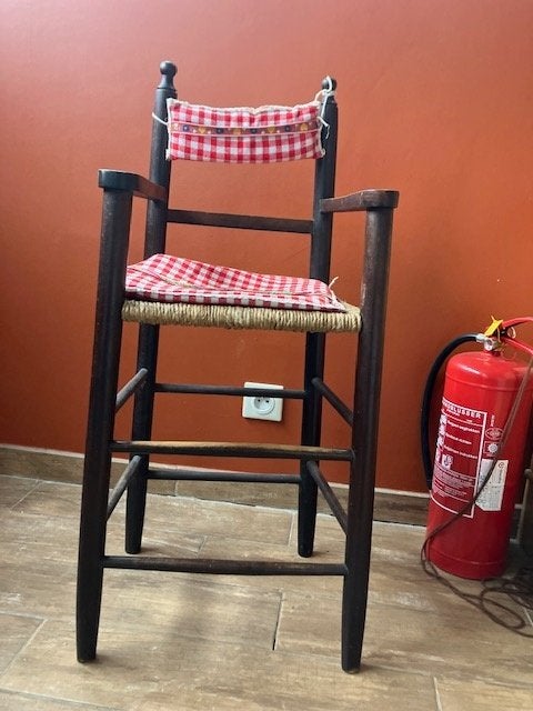 ANCIENNE CHAISE POUR ENFANT. 38 X 32 CM, H D'ASSISE 52 CM, Enlèvement