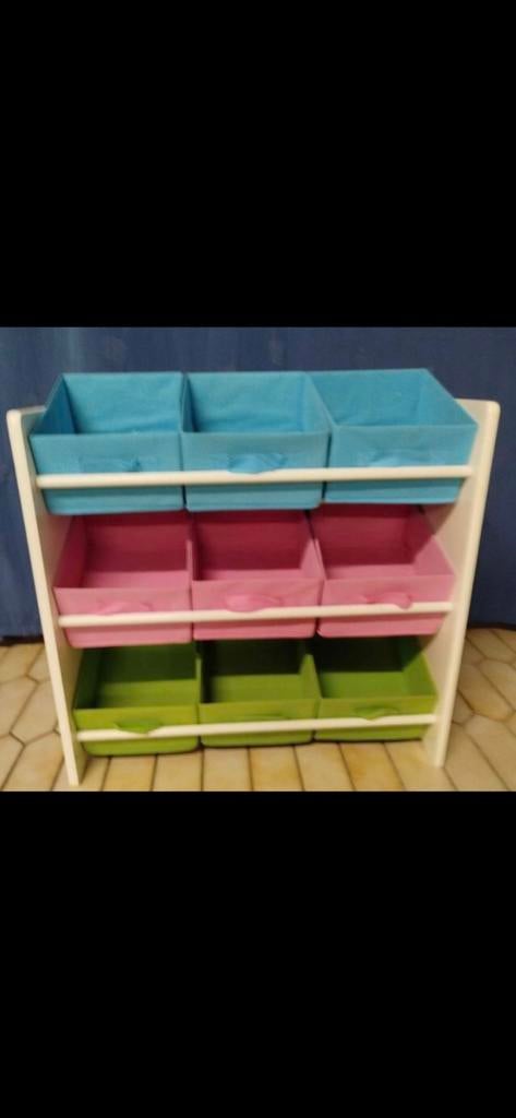 À VENDREarmoiretablecage, tapis, micro vélo, chaise, coussin, Enlèvement, Comme neuf